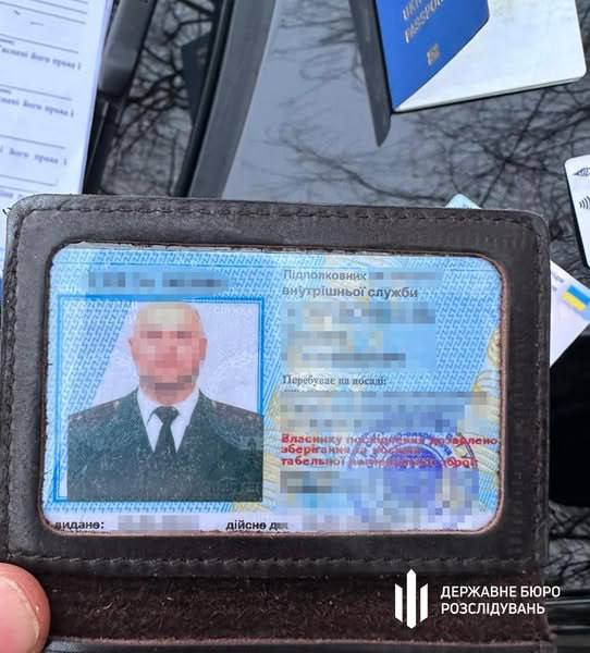 Украинка затянула инцела-тюремщика в наркобизнес при помощи нюдсов Украинка затянула инцела-тюремщика в наркобизнес при помощи нюдсов