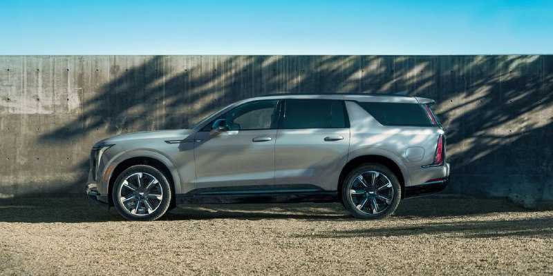 Cadillac представили электрический Escalade IQL. Авто стало самым длинным в истории компании — 5,8 метра. Cadillac представили электрический Escalade IQL. Авто стало самым длинным в истории компании — 5,8 метра.