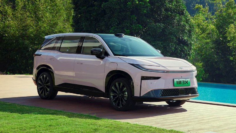 Toyota выпустили самый ДЕШЕВЫЙ электромобиль в своей истории — bZ3x стоит как Lada Vesta. Toyota выпустили самый ДЕШЕВЫЙ электромобиль в своей истории — bZ3x стоит как Lada Vesta.