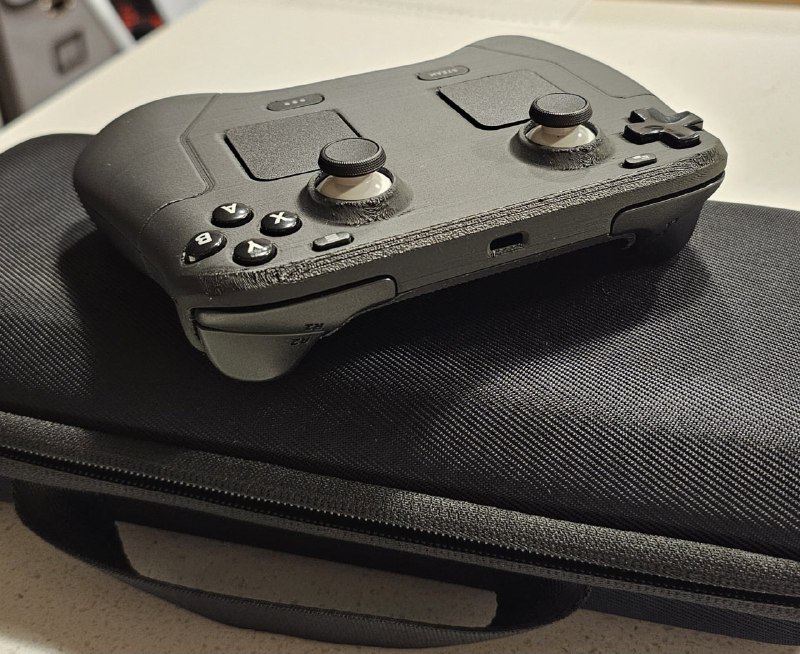 Пользователь Twitter с ником Kamp показал дизайн Steam Controller 2... Пользователь Twitter с ником Kamp показал дизайн Steam Controller 2...