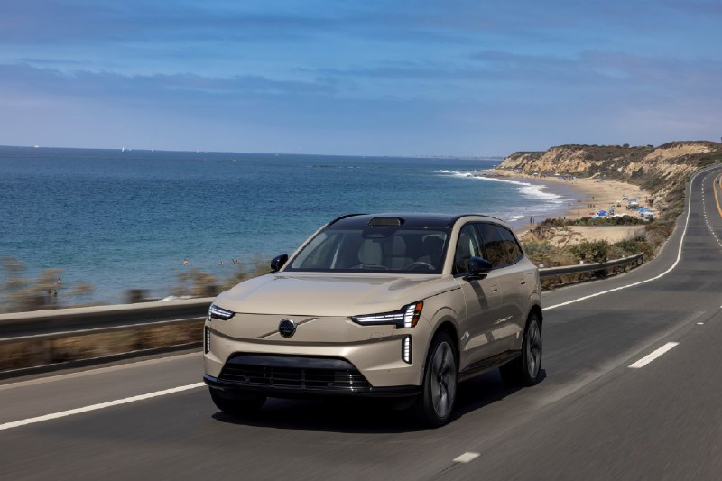 Kia EV3 стала победителем автомобильного «Оскара» в этом году — жюри оценили хорошую автономность (до 600 км) и высокий уровень технологий за доступную цену. Kia EV3 стала победителем автомобильного «Оскара» в этом году — жюри оценили хорошую автономность (до 600 км) и высокий уровень технологий за доступную цену.