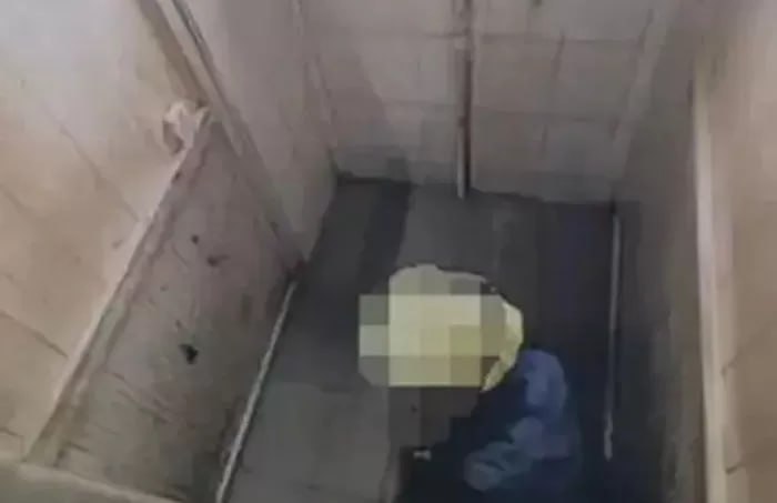 Китайская компания поставила камеры В ТУАЛЕТАХ, чтобы следить за сотрудниками, которые «засиживаются». Китайская компания поставила камеры В ТУАЛЕТАХ, чтобы следить за сотрудниками, которые «засиживаются».
