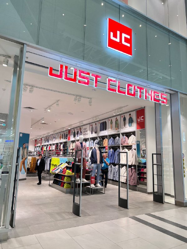 Российский Uniqlo — Just Clothes закрывает свои магазины. Российский Uniqlo — Just Clothes закрывает свои магазины.