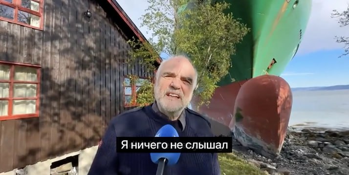 Житель Норвегии проснулся и обнаружил огромный корабль, который сел на мель прямо у него на заднем дворе. Житель Норвегии проснулся и обнаружил огромный корабль, который сел на мель прямо у него на заднем дворе.