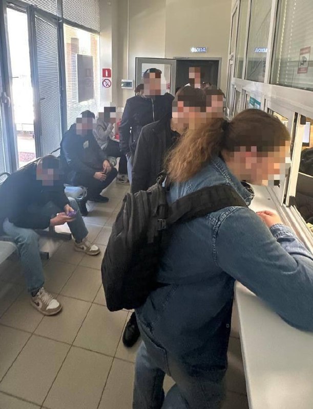 Студентам блочат пропуска в вузы, чтобы вручить ПОВЕСТКУ. Такое уже провернули как минимум в РЭУ им. Г. В. Плеханова в Москве. Студентам блочат пропуска в вузы, чтобы вручить ПОВЕСТКУ. Такое уже провернули как минимум в РЭУ им. Г. В. Плеханова в Москве.
