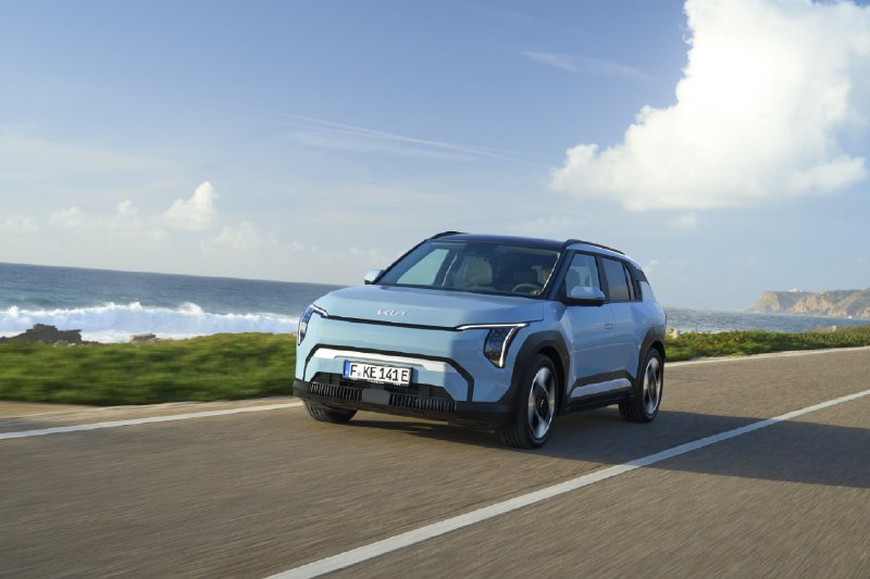 Kia EV3 стала победителем автомобильного «Оскара» в этом году — жюри оценили хорошую автономность (до 600 км) и высокий уровень технологий за доступную цену. Kia EV3 стала победителем автомобильного «Оскара» в этом году — жюри оценили хорошую автономность (до 600 км) и высокий уровень технологий за доступную цену.