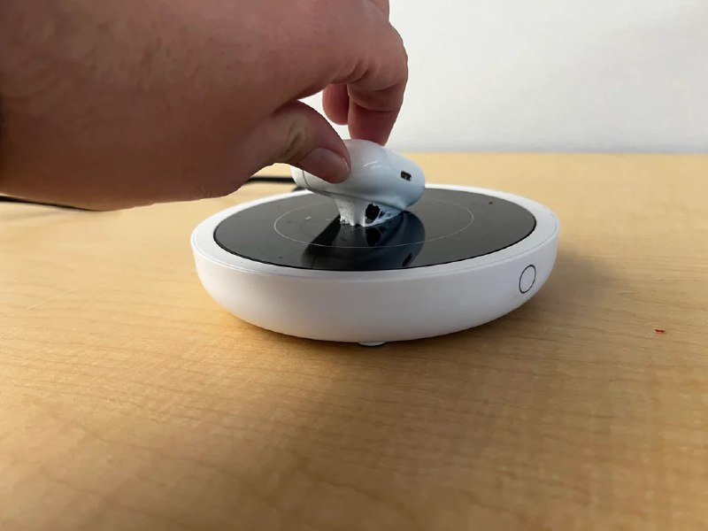 Лол, парень в гостях поставил AirPods на зарядку с единственным но: это не зарядная станция, а грелка для кружек. Лол, парень в гостях поставил AirPods на зарядку с единственным но: это не зарядная станция, а грелка для кружек.
