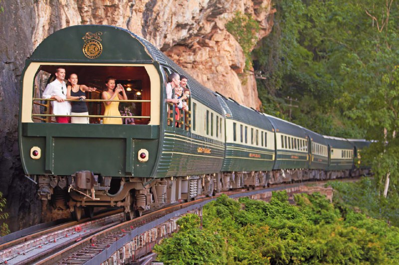 Новогодний шик: между Малайзией и Сингапуром ездит люксовый поезд Eastern & Oriental Express, где 4 дня и 3 ночи стоят $4.150 (422.000 рублей). Новогодний шик: между Малайзией и Сингапуром ездит люксовый поезд Eastern & Oriental Express, где 4 дня и 3 ночи стоят $4.150 (422.000 рублей).