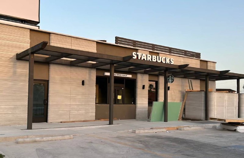 Starbucks открыли в США свою первую кофейню, напечатанную на 3D-принтере. Она находится в техасском городе Браунсвилл. Starbucks открыли в США свою первую кофейню, напечатанную на 3D-принтере. Она находится в техасском городе Браунсвилл.