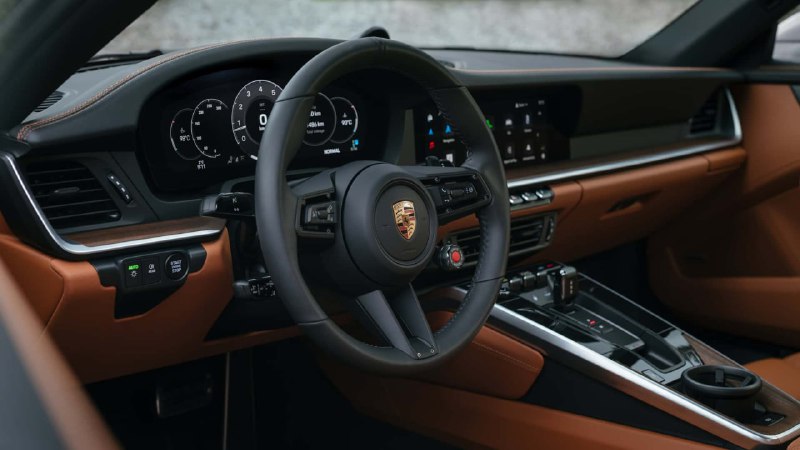 Porsche показали новую 911 Carrera S 2025 — теперь только с коробкой автомат (PDK с двойным сцеплением). Porsche показали новую 911 Carrera S 2025 — теперь только с коробкой автомат (PDK с двойным сцеплением).