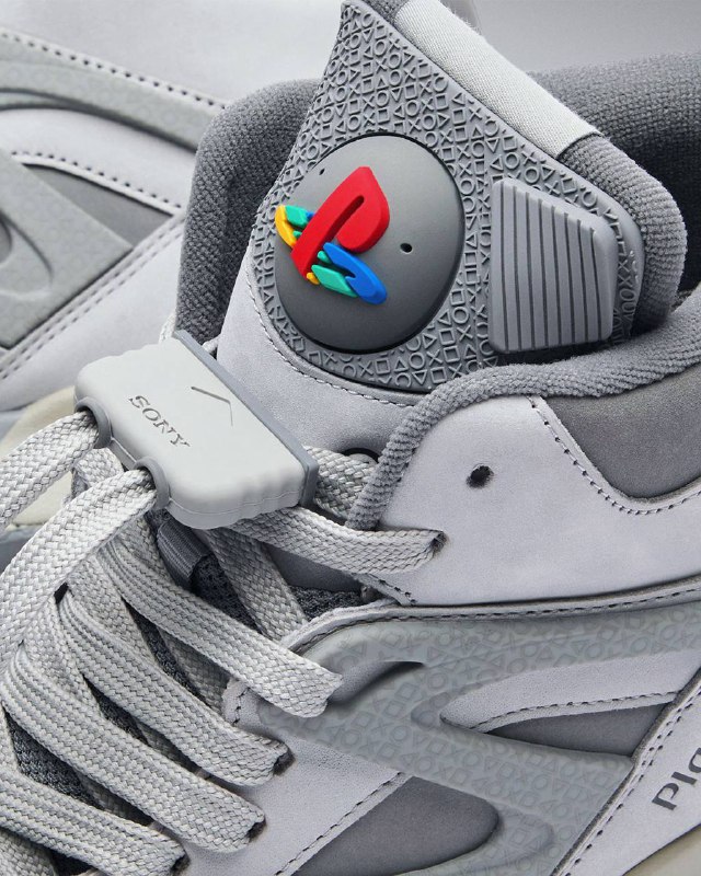Вау: PlayStation заколлабилась с Reebok и выкатила новые кроссы к 3️⃣0️⃣-летию бренда. Обувь получилась очень стильной — с отсылками к самой первой консоли от PlayStation. Вау: PlayStation заколлабилась с Reebok и выкатила новые кроссы к 3️⃣0️⃣-летию бренда. Обувь получилась очень стильной — с отсылками к самой первой консоли от PlayStation.