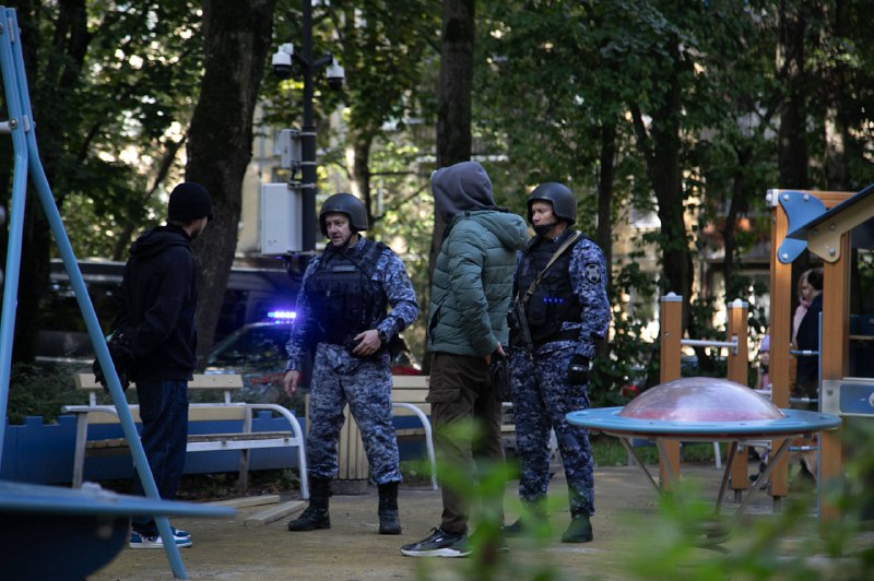 ⚡️ ИИ сам начнёт вызывать РОСГВАРДИЮ в Питере — в случае обнаружения хулиганских действий нейросеть мгновенно уведомит полицию. ⚡️ ИИ сам начнёт вызывать РОСГВАРДИЮ в Питере — в случае обнаружения хулиганских действий нейросеть мгновенно уведомит полицию.