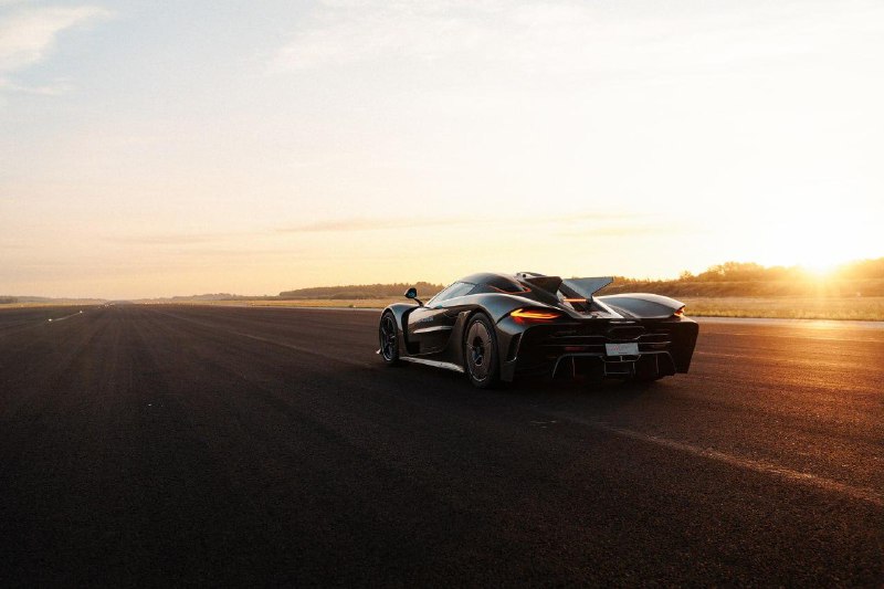 Новый мировой рекорд: гиперкар Koenigsegg Jesko Absolut обогнал Bugatti Chiron практически в два раза. Новый мировой рекорд: гиперкар Koenigsegg Jesko Absolut обогнал Bugatti Chiron практически в два раза.