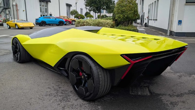 Lamborghini выпустит БЭТМОБИЛЬ, ну почти — компания показала концепт суперкара Manifesto. Lamborghini выпустит БЭТМОБИЛЬ, ну почти — компания показала концепт суперкара Manifesto.
