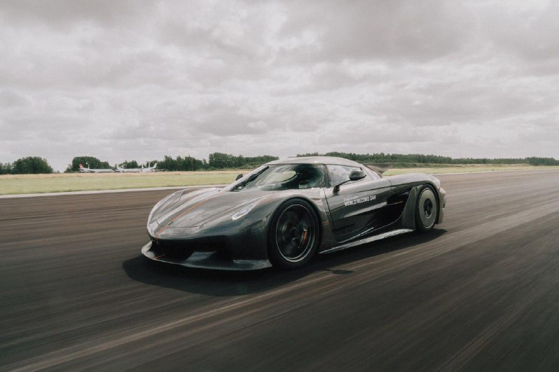 Новый мировой рекорд: гиперкар Koenigsegg Jesko Absolut обогнал Bugatti Chiron практически в два раза. Новый мировой рекорд: гиперкар Koenigsegg Jesko Absolut обогнал Bugatti Chiron практически в два раза.