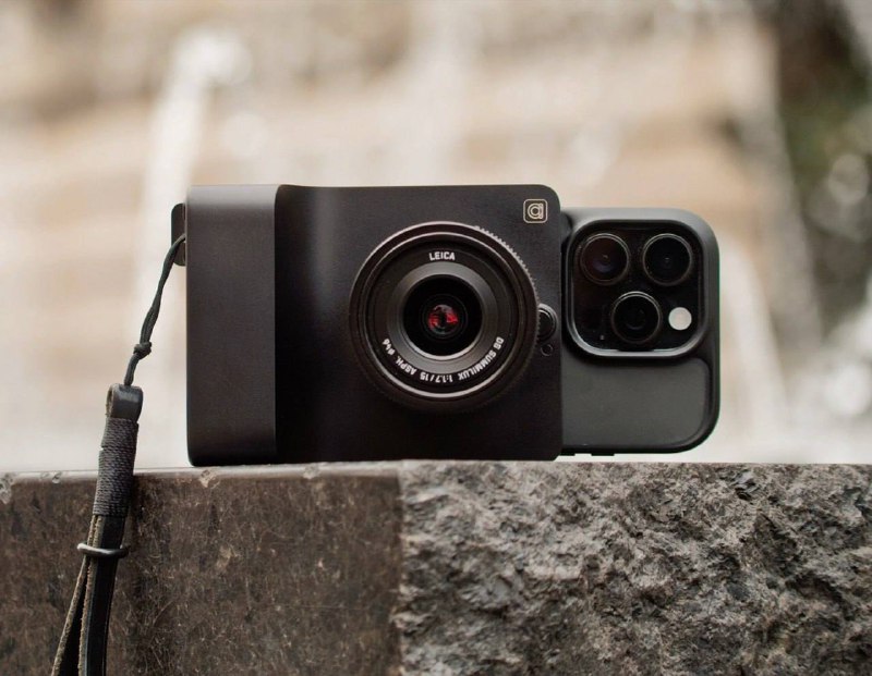 В камеру Айфона встроили НЕЙРОСЕТЬ — стартап Camera Intelligence представил устройство Caira со встроенной Nano Banana, которое меняет и настраивает фото прямо во время съемки. В камеру Айфона встроили НЕЙРОСЕТЬ — стартап Camera Intelligence представил устройство Caira со встроенной Nano Banana, которое меняет и настраивает фото прямо во время съемки.