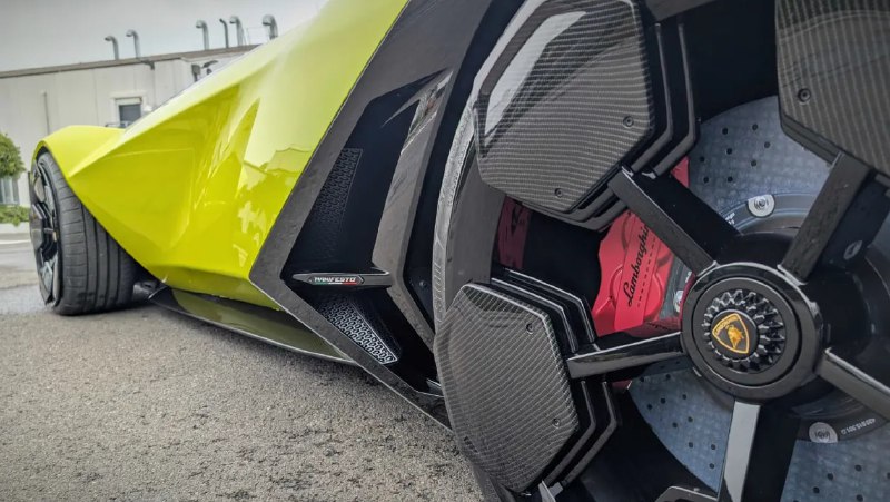 Lamborghini выпустит БЭТМОБИЛЬ, ну почти — компания показала концепт суперкара Manifesto. Lamborghini выпустит БЭТМОБИЛЬ, ну почти — компания показала концепт суперкара Manifesto.