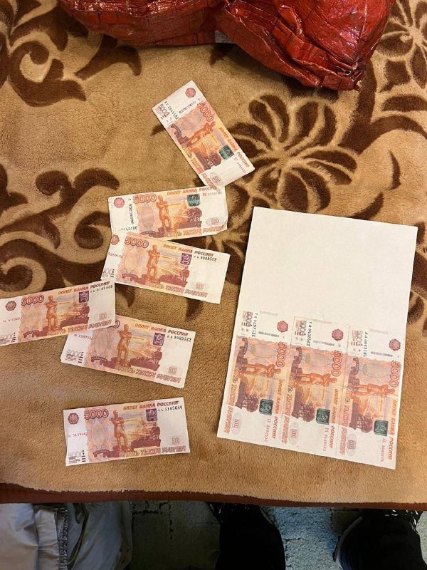 В Питере пожилой мошенник печатал деньги на принтере и расплачивался ими в магазине. В Питере пожилой мошенник печатал деньги на принтере и расплачивался ими в магазине.