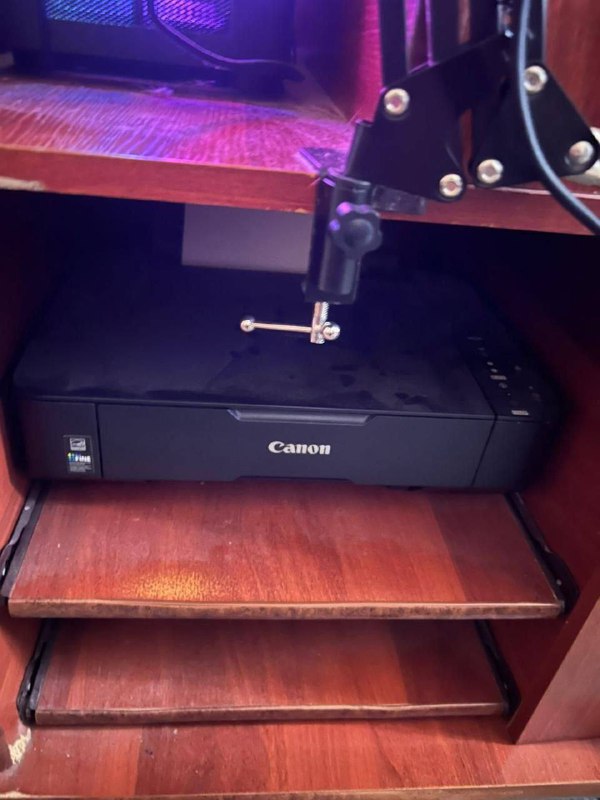 В Питере пожилой мошенник печатал деньги на принтере и расплачивался ими в магазине. В Питере пожилой мошенник печатал деньги на принтере и расплачивался ими в магазине.